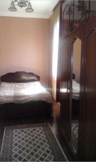 Гостевой дом guest house ( guramishvili 19 ) Кобулети Двухместный номер с 1 кроватью и общей ванной комнатой-3
